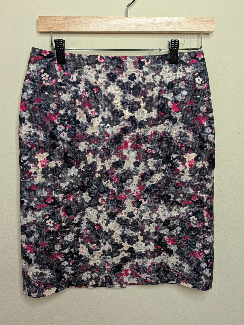 Talbots Petites Floral Print Pencil Skirt Red Trim Size 2P